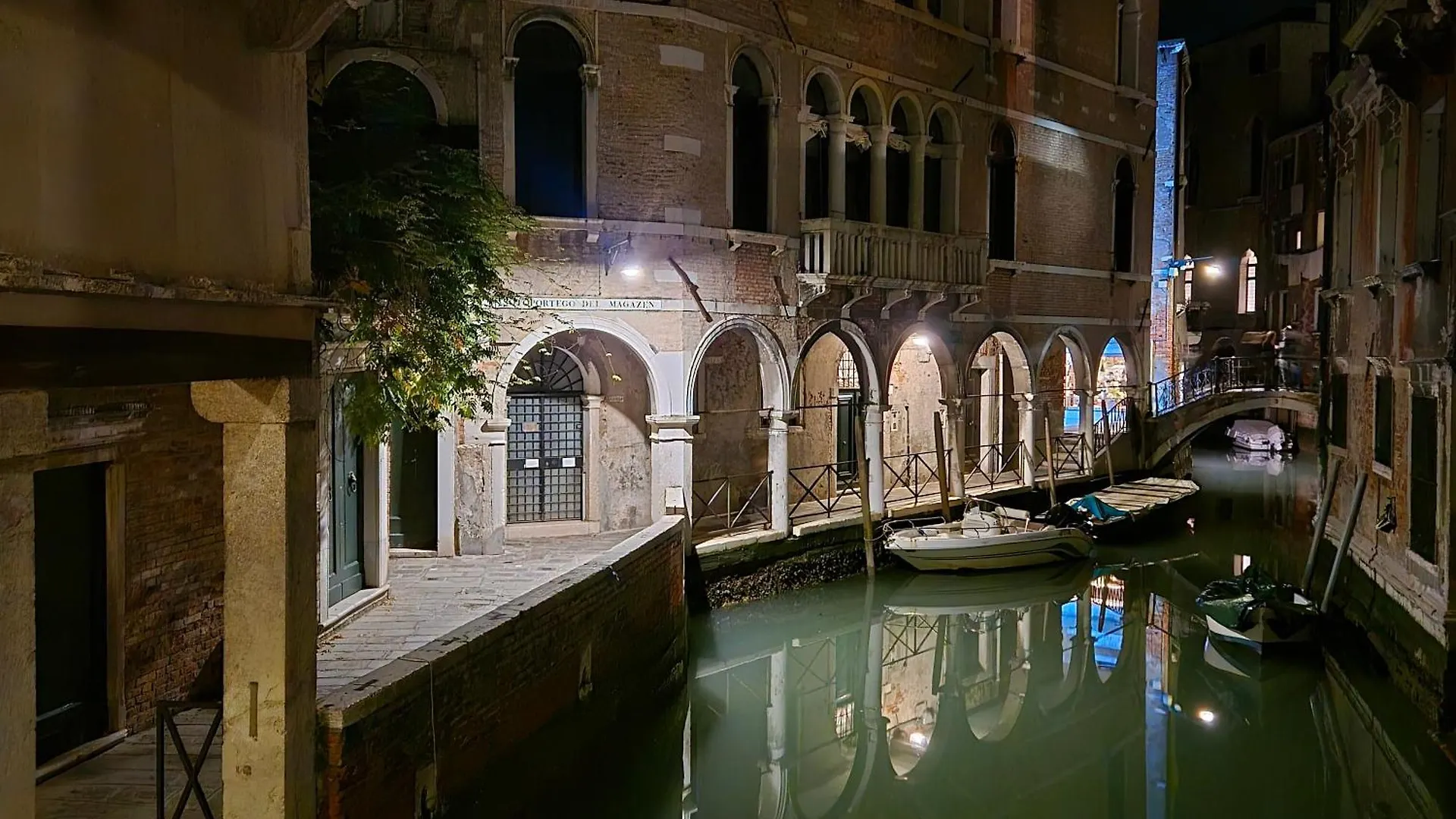 Ca' Di Luna Venezia Italy